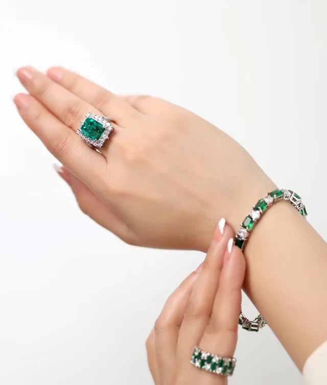 Emerald classic bracelet by Jewels by RF