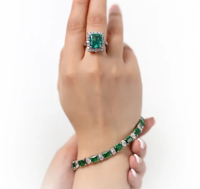 Emerald classic bracelet by Jewels by RF, view 2